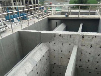 烟台鲁蒙专注防腐防水领域31 年标准LM复合防腐防水涂料