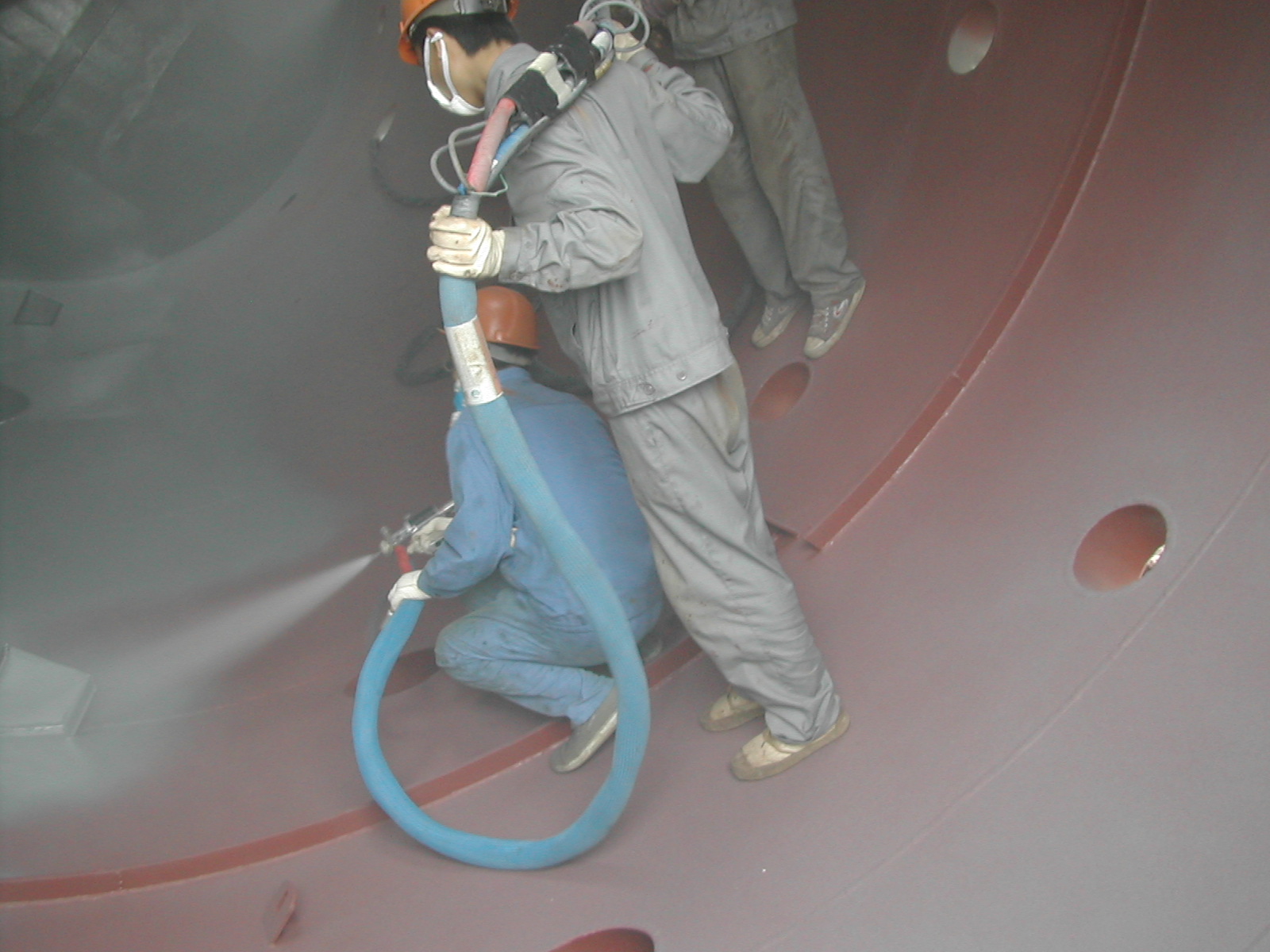 管道和另外一些设备的地下防腐蚀选择鲁蒙喷涂聚脲弹性体